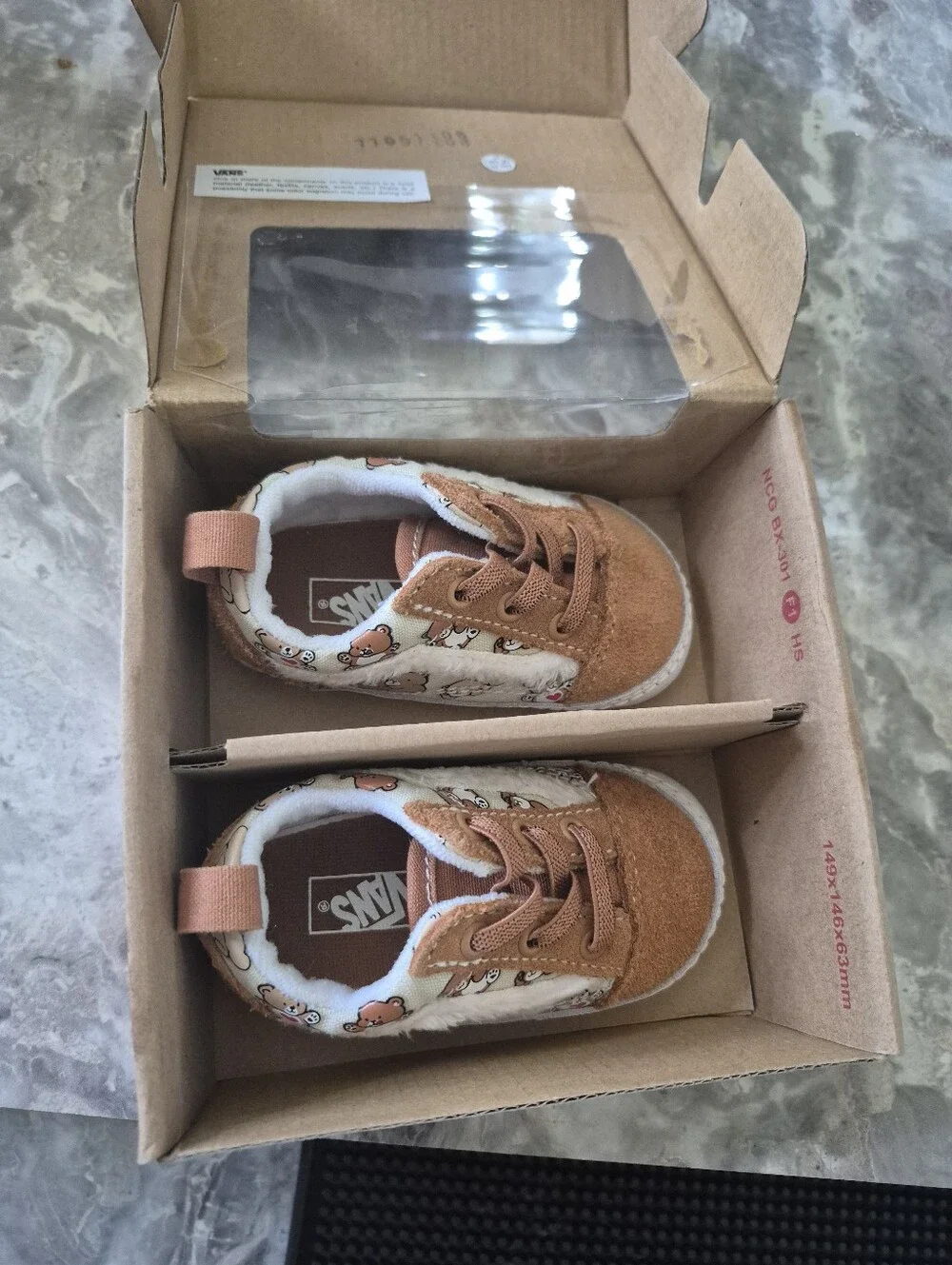 Vans Old Skool Unisex Baby Sneakers Teddy Bear Size 3 - 6 Months